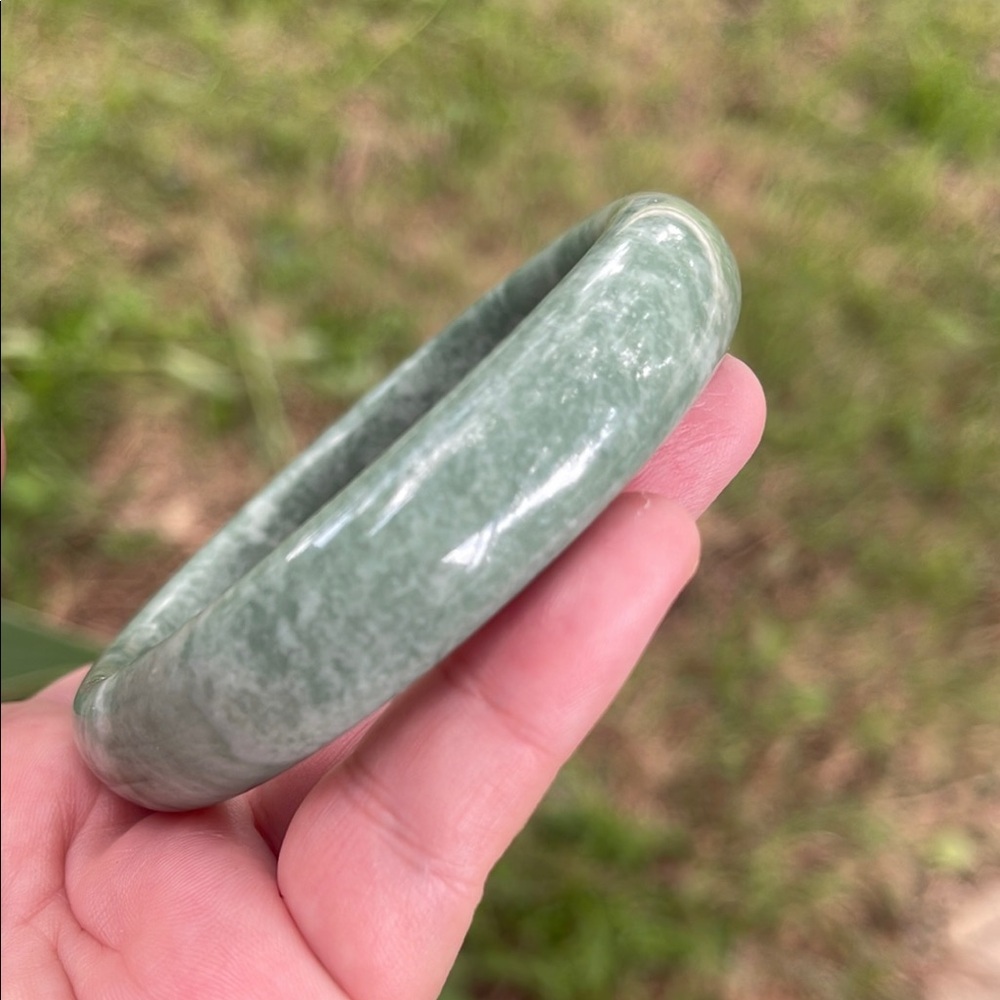 Elegant Green Jade Jadeite Bangle Bracelet NWOT 61mm - Picture 11 of 16
